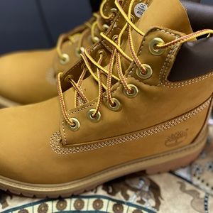 Authentic Wheat/tan timberlands NWT